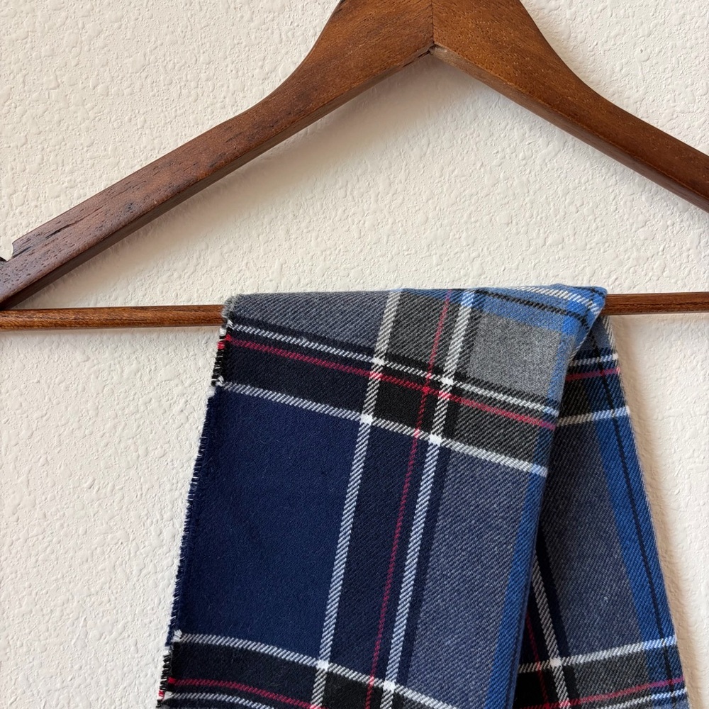 Macy's Soft Cashmere-like Winter Fall Navy, Gray Blue Plaid Men's Fringe Scarf - Picture 2 of 6